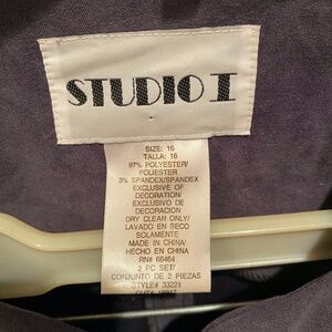 NEW WITH TAGS Studio I Jacket and Pants Set Size 16 Embroided 3D flowers front